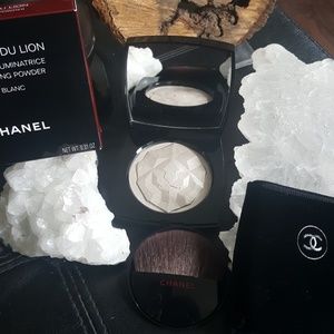 CHANEL POWDER HIGHLIGHTER